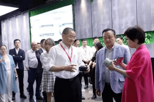 黃光裕千里奔波，三日連訪家電巨頭背后的戰略棋局